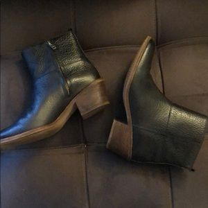 Madewell Black Leather Perrie Booties
